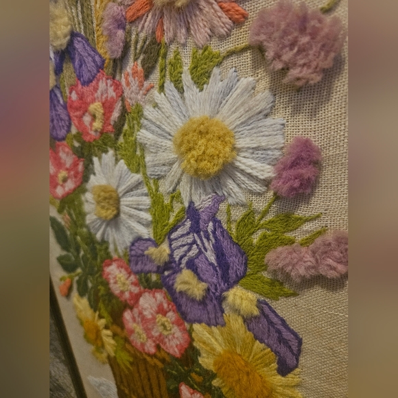 Vintage Large Crewel Embroidery Flowers In Basket Framed In Wood Retro 19.5x29.5 - Picture 3 of 5